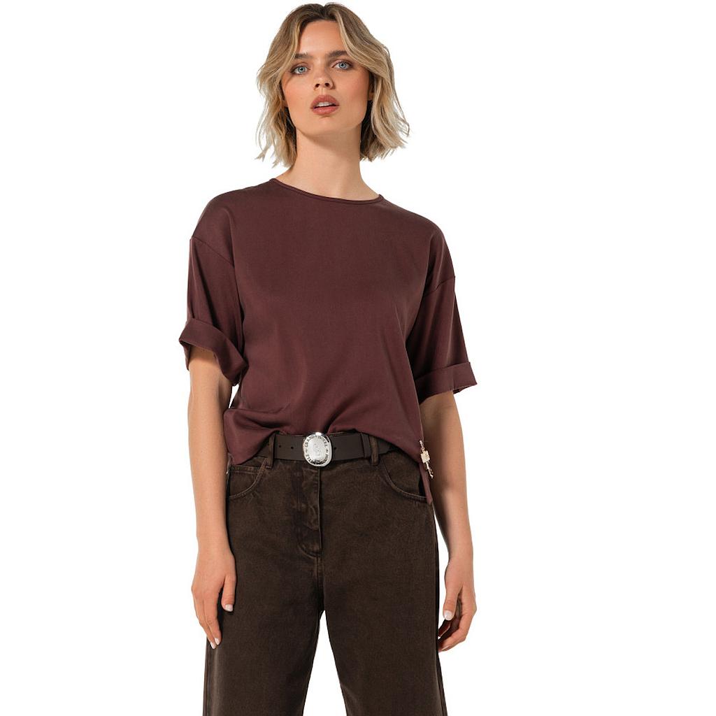 Caroline Biss Damenbluse bordeaux, Vorderansicht am Model
